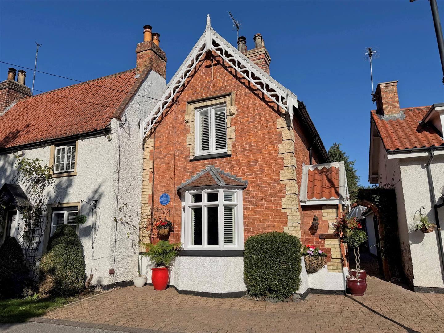 West Ella Road, West Ella